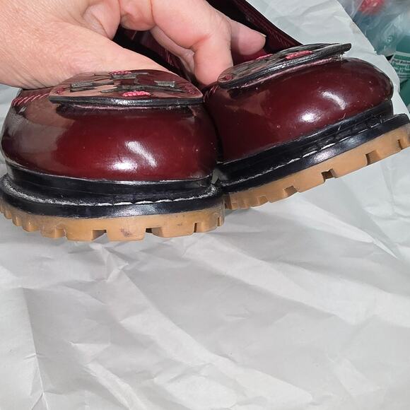 Tory Burch Leanne Burgundy Oxblood Patent Leather Emblem Stacked Heel Lug Sole 7 - Picture 8 of 12